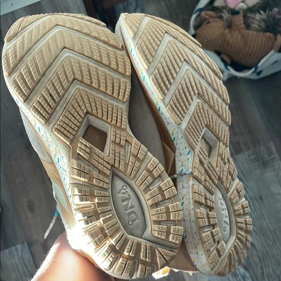 Brooks Cream and Pink Sneakers - Picture 3 of 4